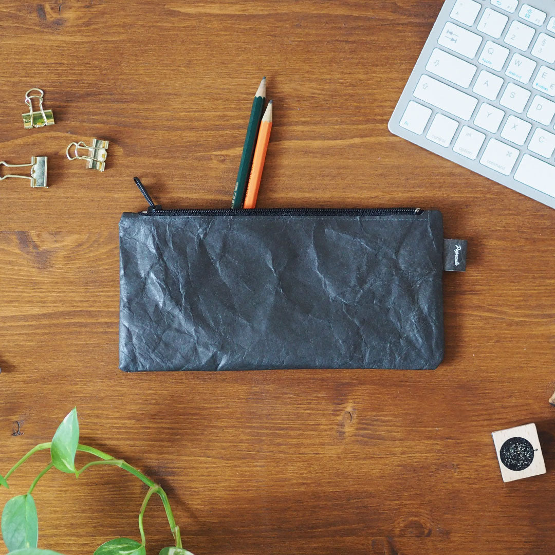 paprcuts-just-black-federm-ppchen-schwarze-tyvek-flachtasche image 2