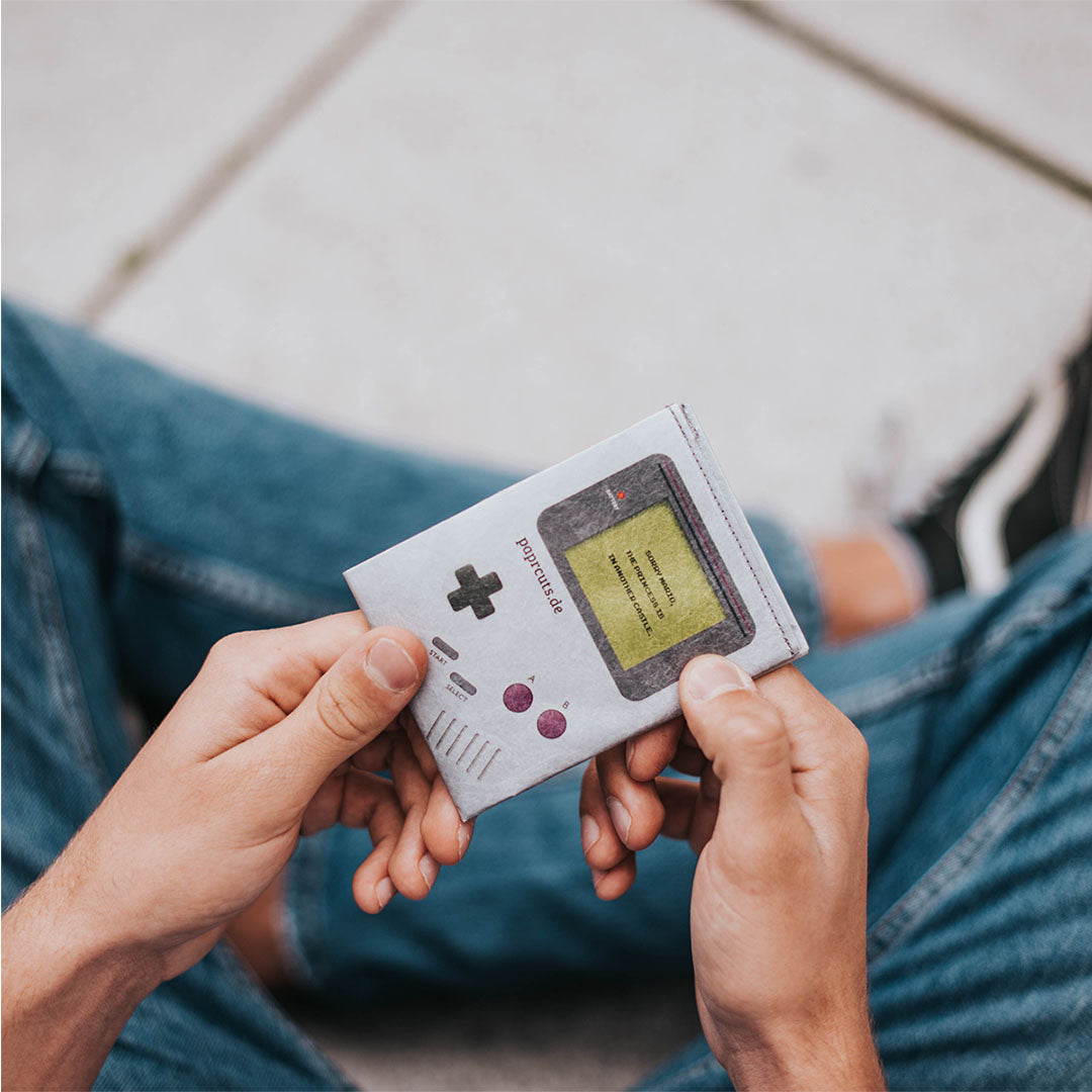 paprcuts-game-boy-rfid-kartenetui-rfid-wallet-grau-gaming-design image 2