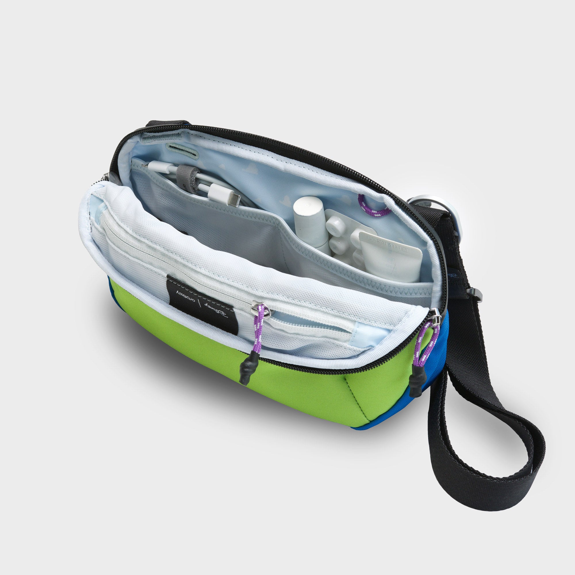disney-x-orbitkey-sling-mini-2l-urban-sling-alien-design image 2