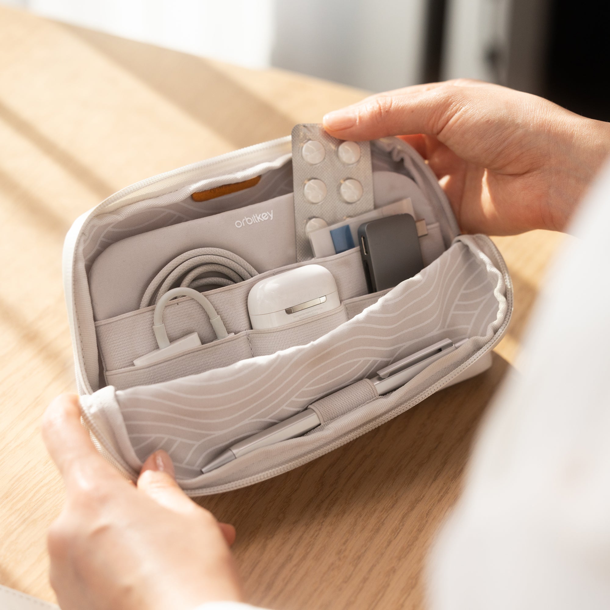 konmari-x-orbitkey-schreibtischtasche-desk-pouch image 5