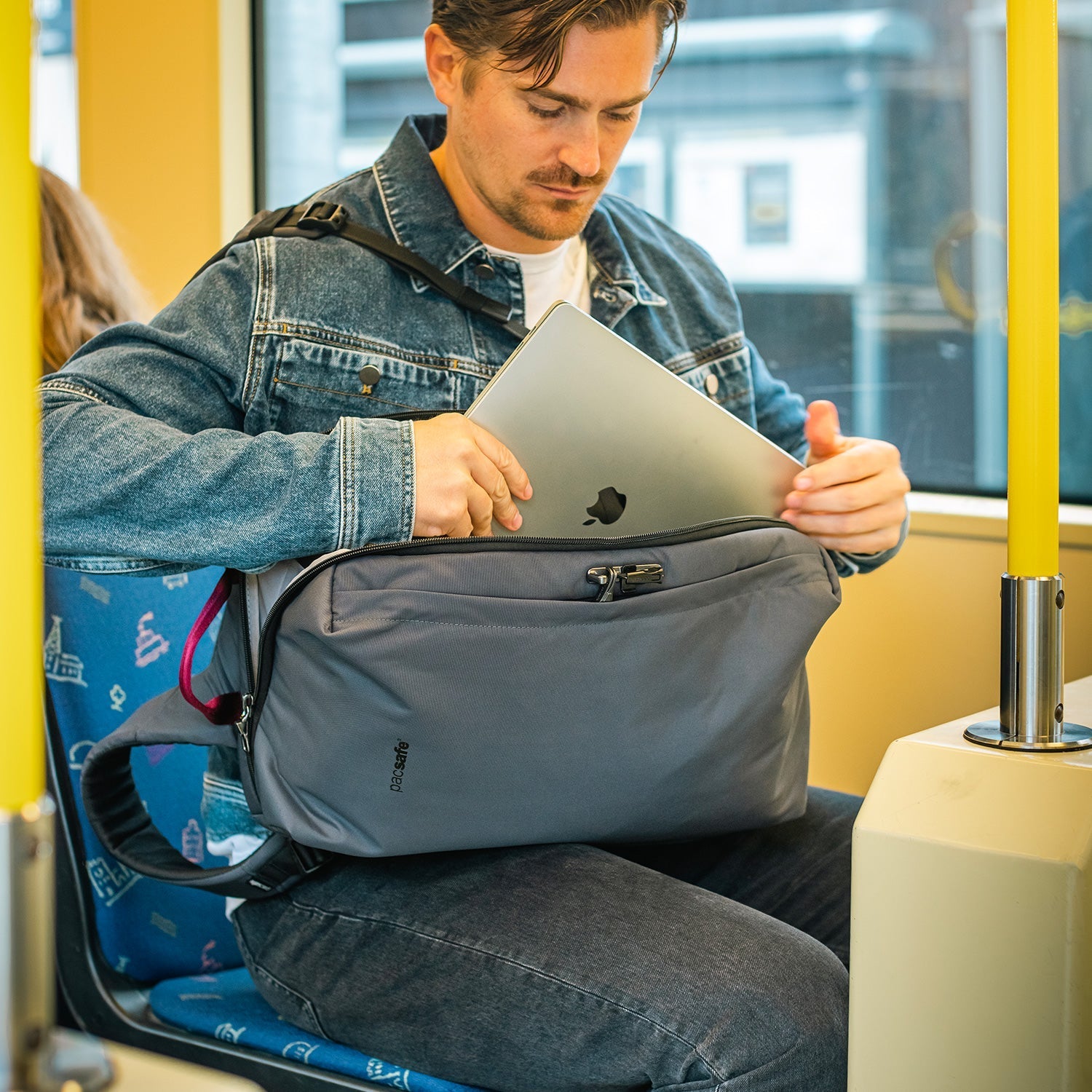 pacsafe-v-anti-theft-commuter-rucksack-18l-f-r-13-16-laptop image 2