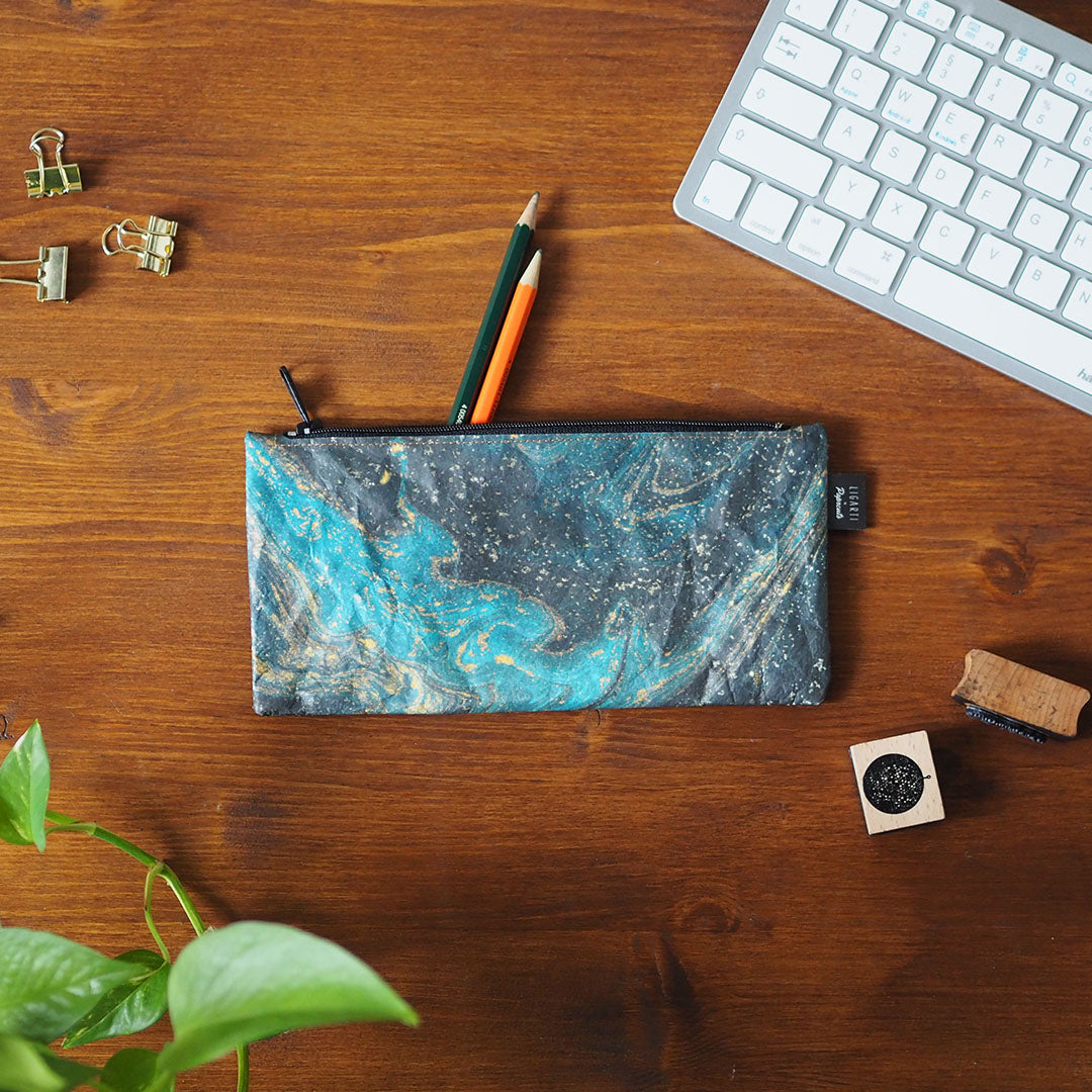 paprcuts-federtasche-saphire-marble-flachtasche-tyvek image 2