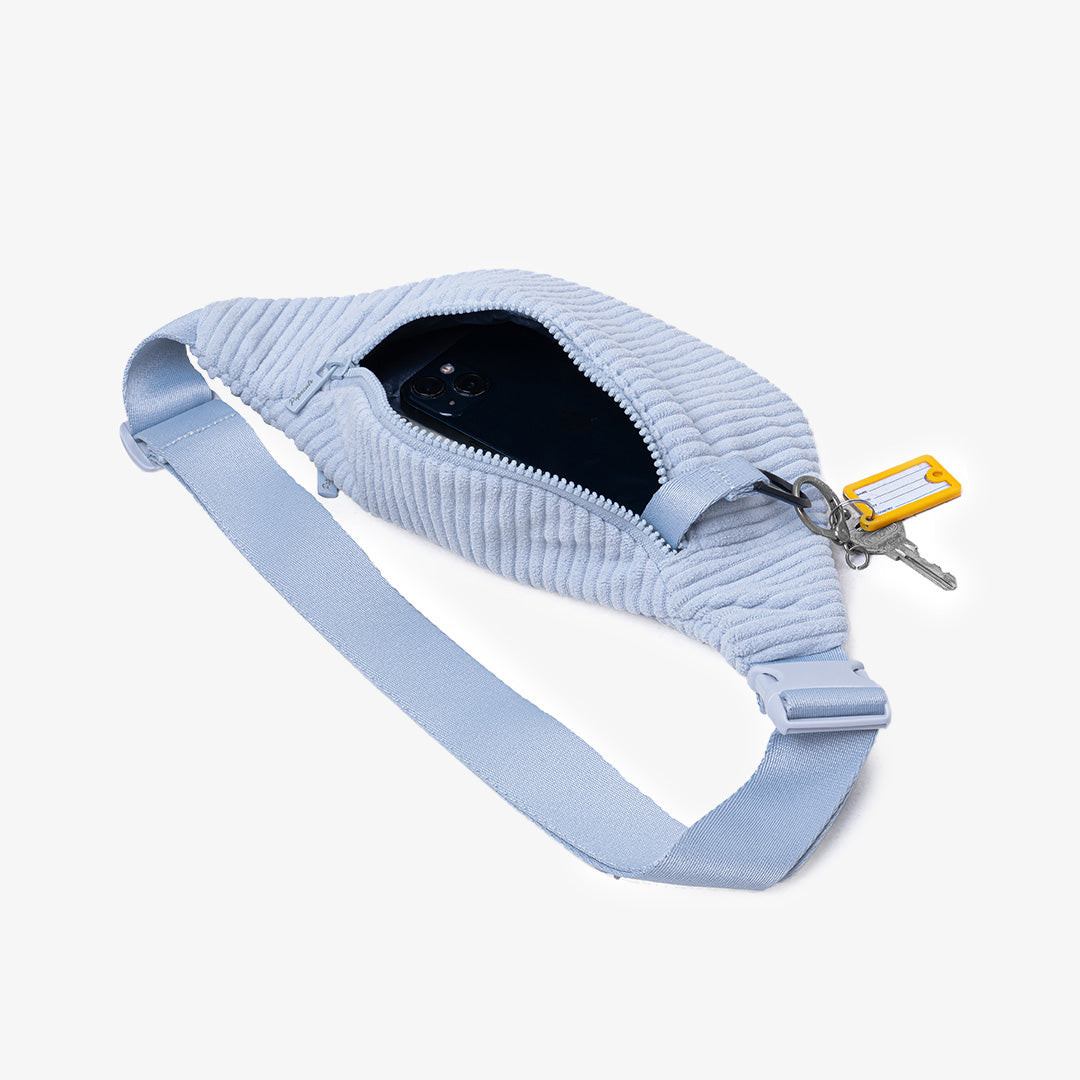 paprcuts-capri-bauchtasche-pastel-blue-aus-cord image 3