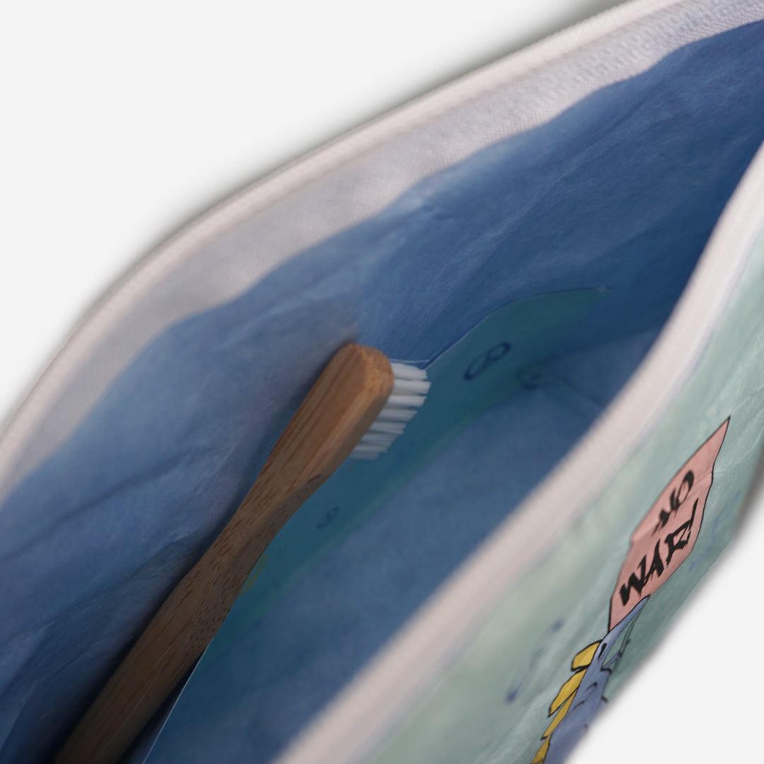 paprcuts-no-war-kulturbeutel-kreuzueber-koop-washbag-schwarz-blau image 3