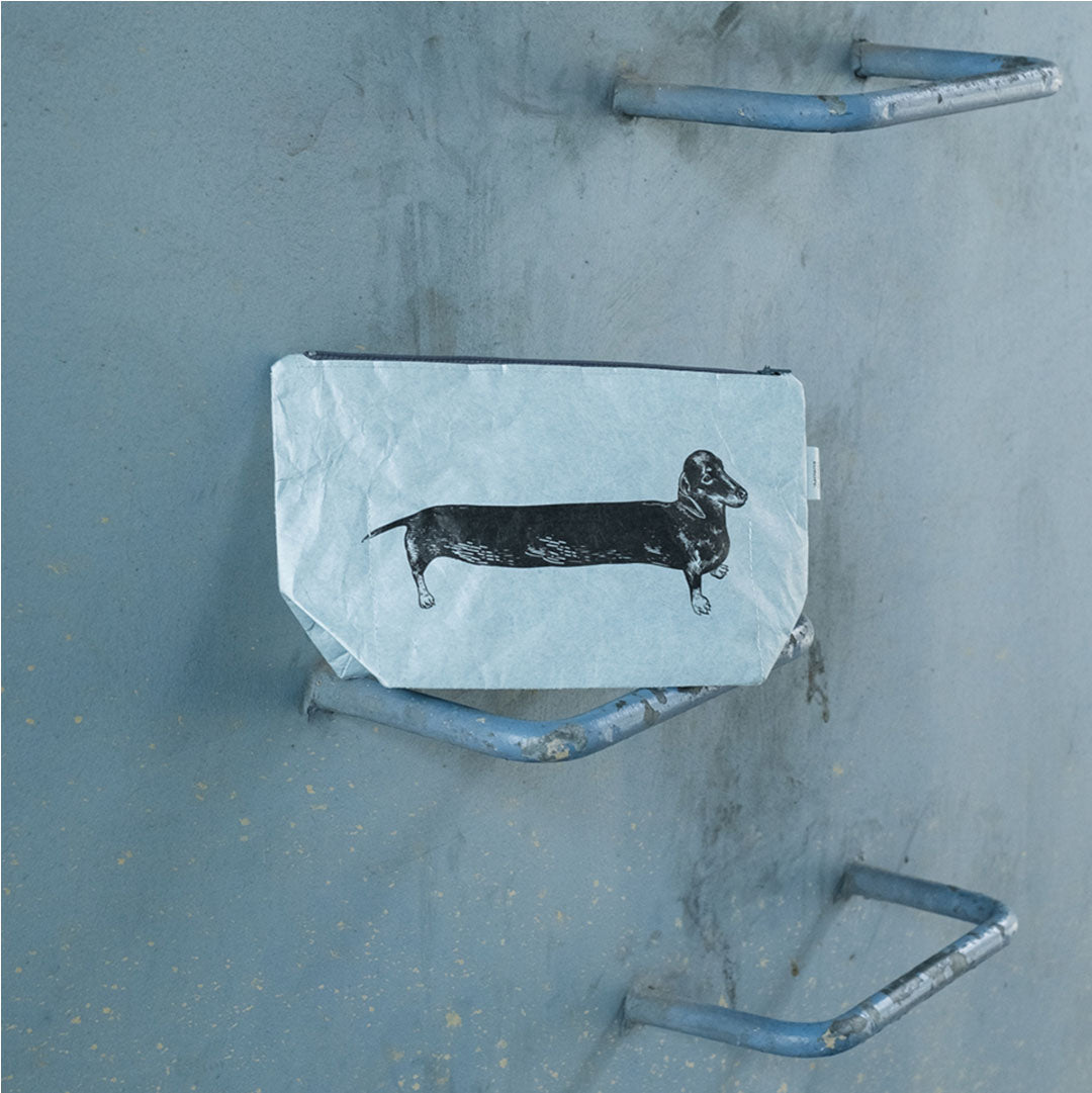 paprcuts-sausage-dog-kulturbeutel-dackel-tyvek-washbag-blau image 2