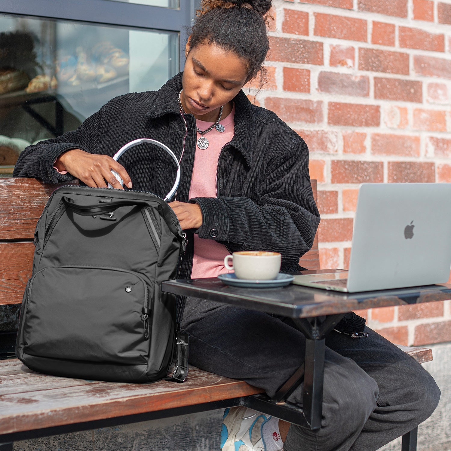 pacsafe-cx-anti-theft-rucksack-17l-econyl-damen-mit-16-zoll-laptopfach image 2