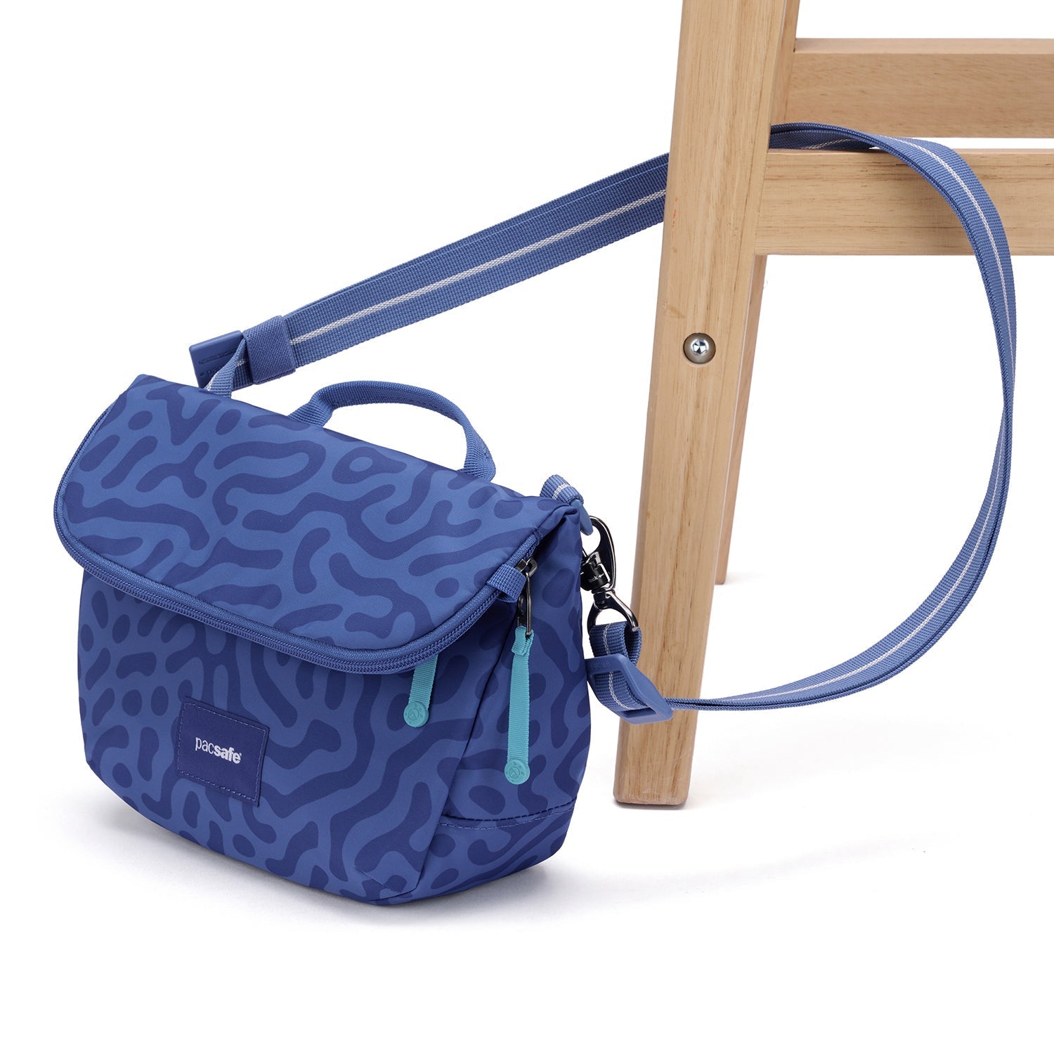 pacsafe-go-anti-theft-saddle-crossbody-umh-ngetasche-cerulean-blue image 7