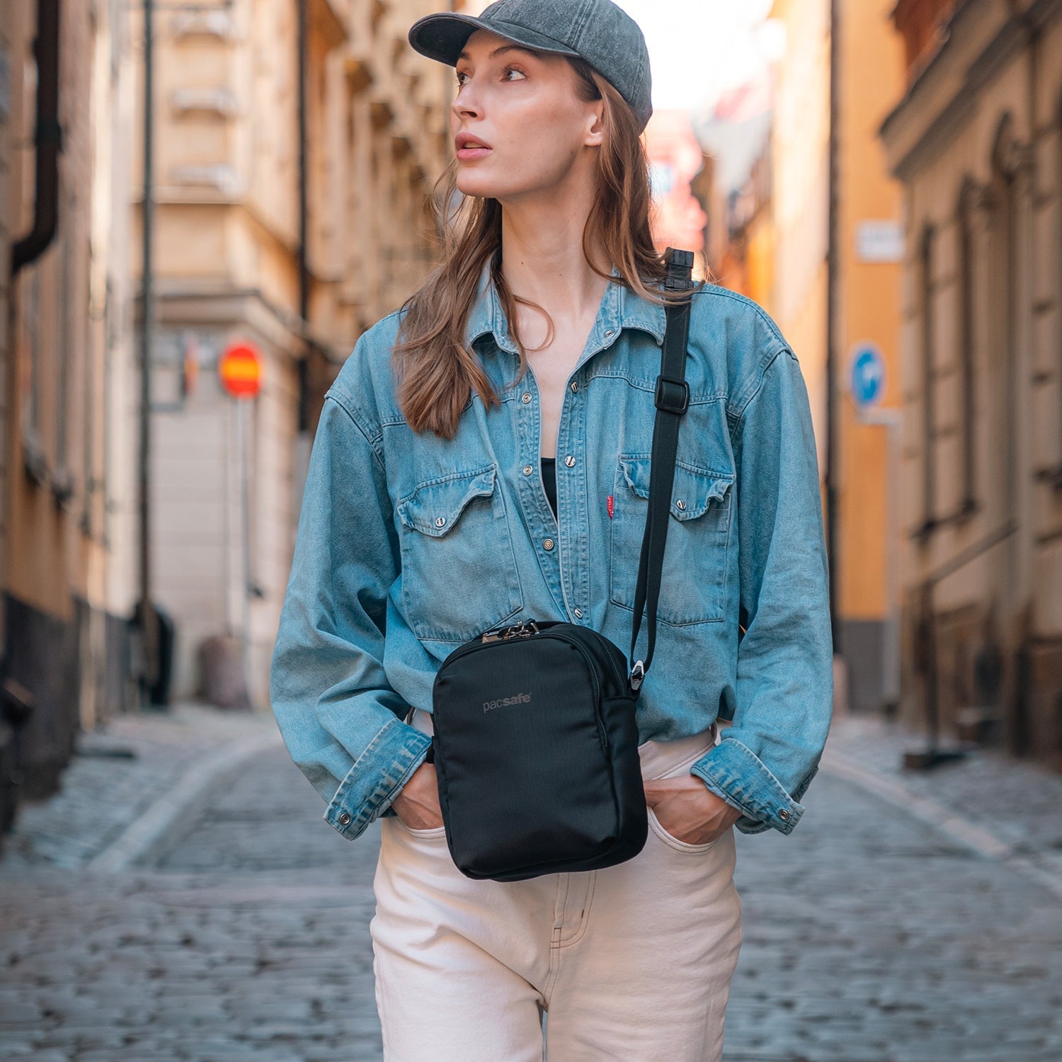 pacsafe-v-companion-crossbody-anti-diebstahl-umh-ngetasche-f-r-8-tablet-beige-re image 2