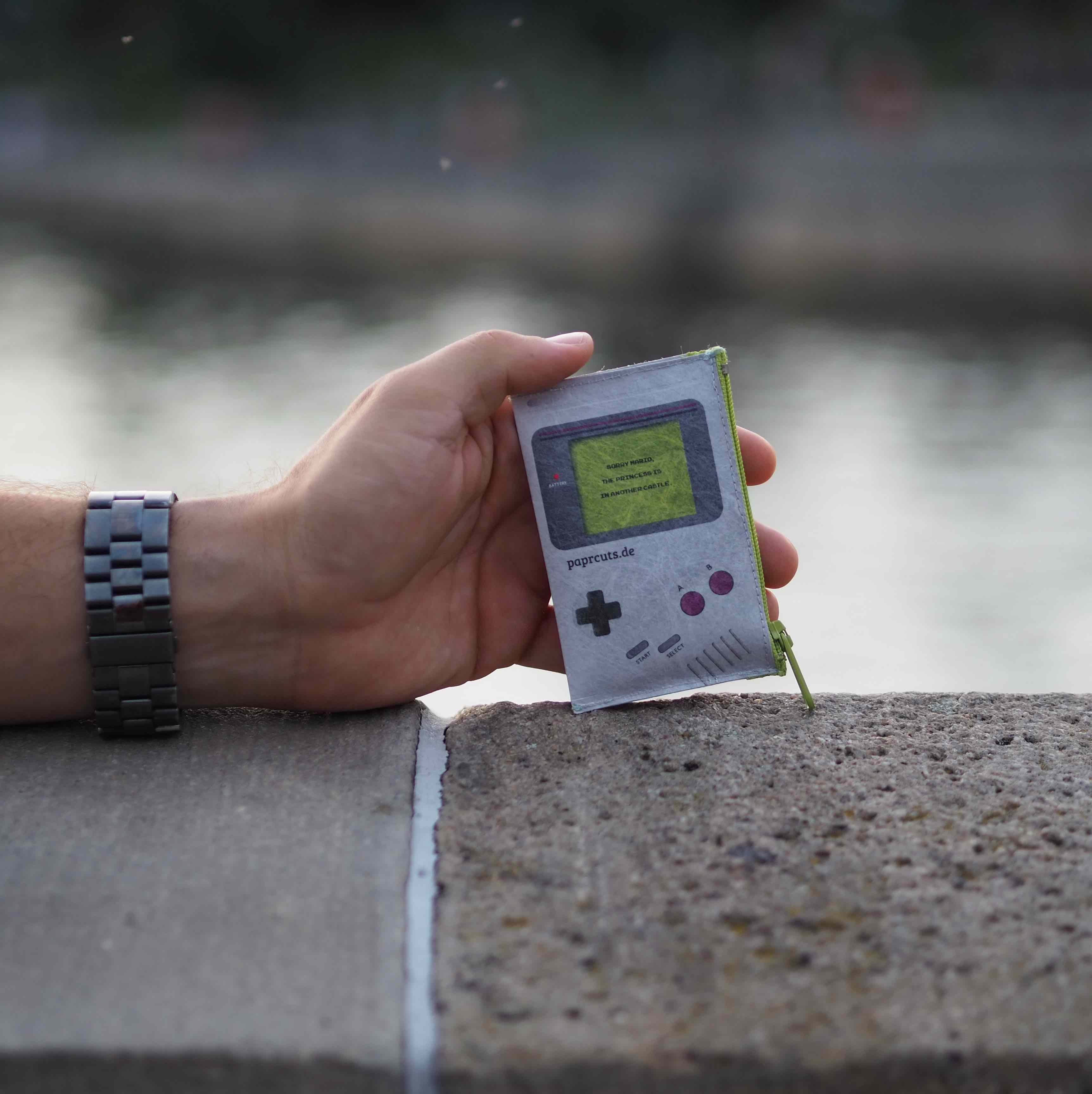 paprcuts-game-boy-m-nzb-rse-tyvek-grau image 2