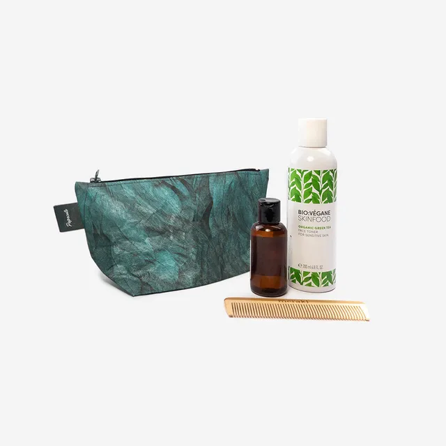 paprcuts-ara-kosmetiktasche-tyvek-kosmetikbeutel-gr-n-marmor-feder image 1