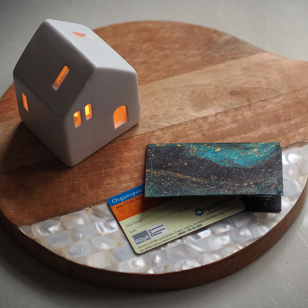 paprcuts-saphire-marble-rfid-kartenhalter-kartenetui-schwarz-gold-blau image 2