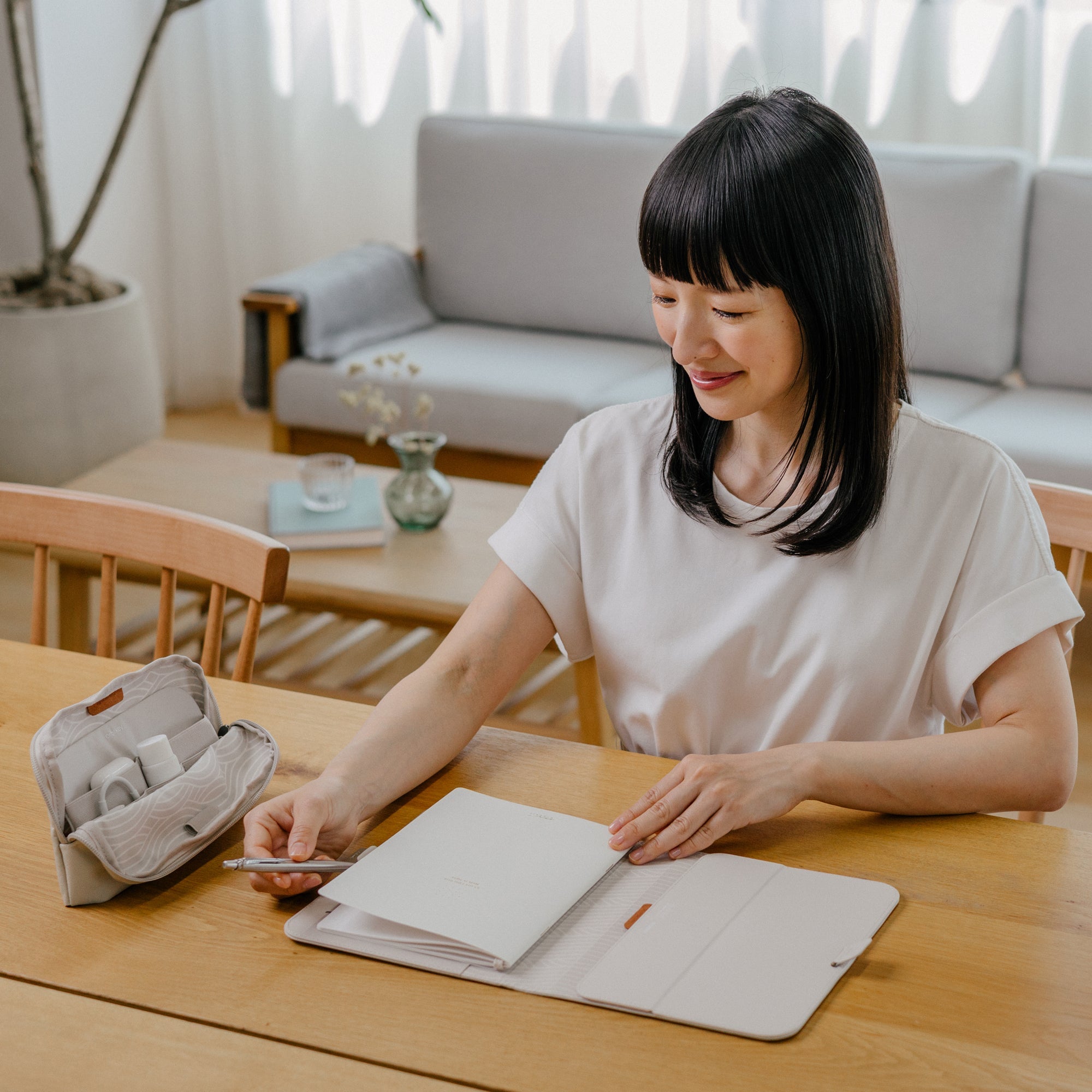 konmari-x-orbitkey-schreibtischtasche-desk-pouch image 3