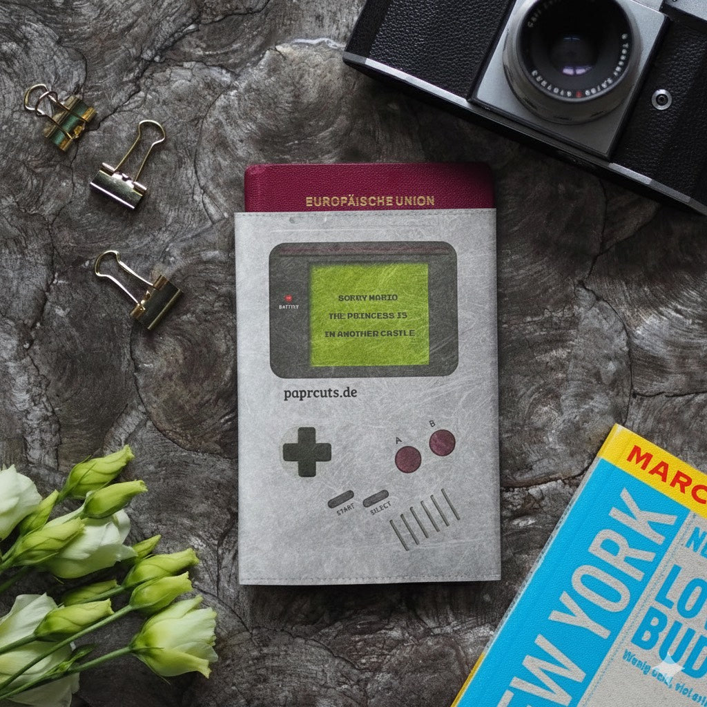 paprcuts-rfid-reisepasscover-game-boy-grau-tyvek-impfpassh-lle-mit-rfid-schutz image 2