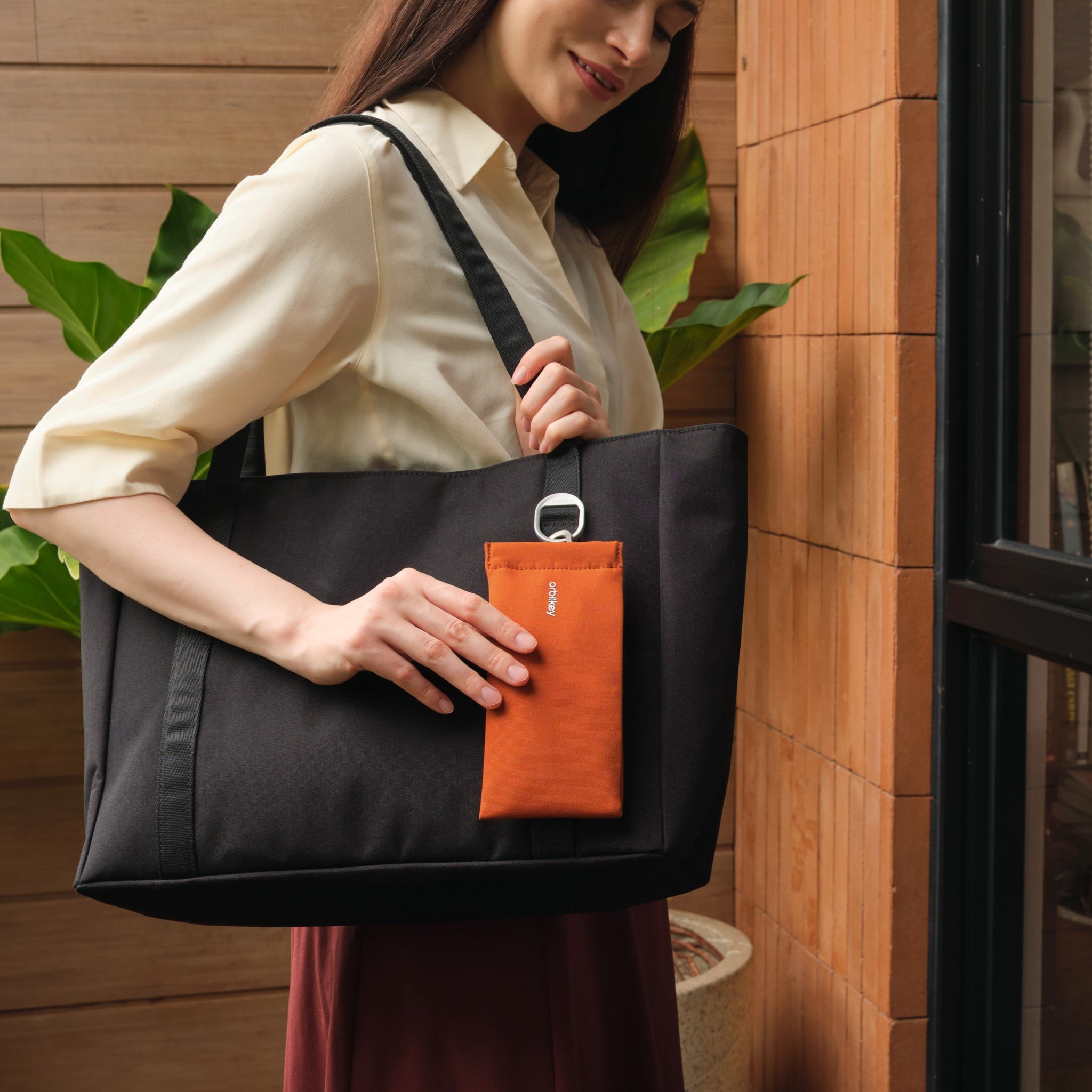 orbitkey-aufsteckbare-brillentasche image 2