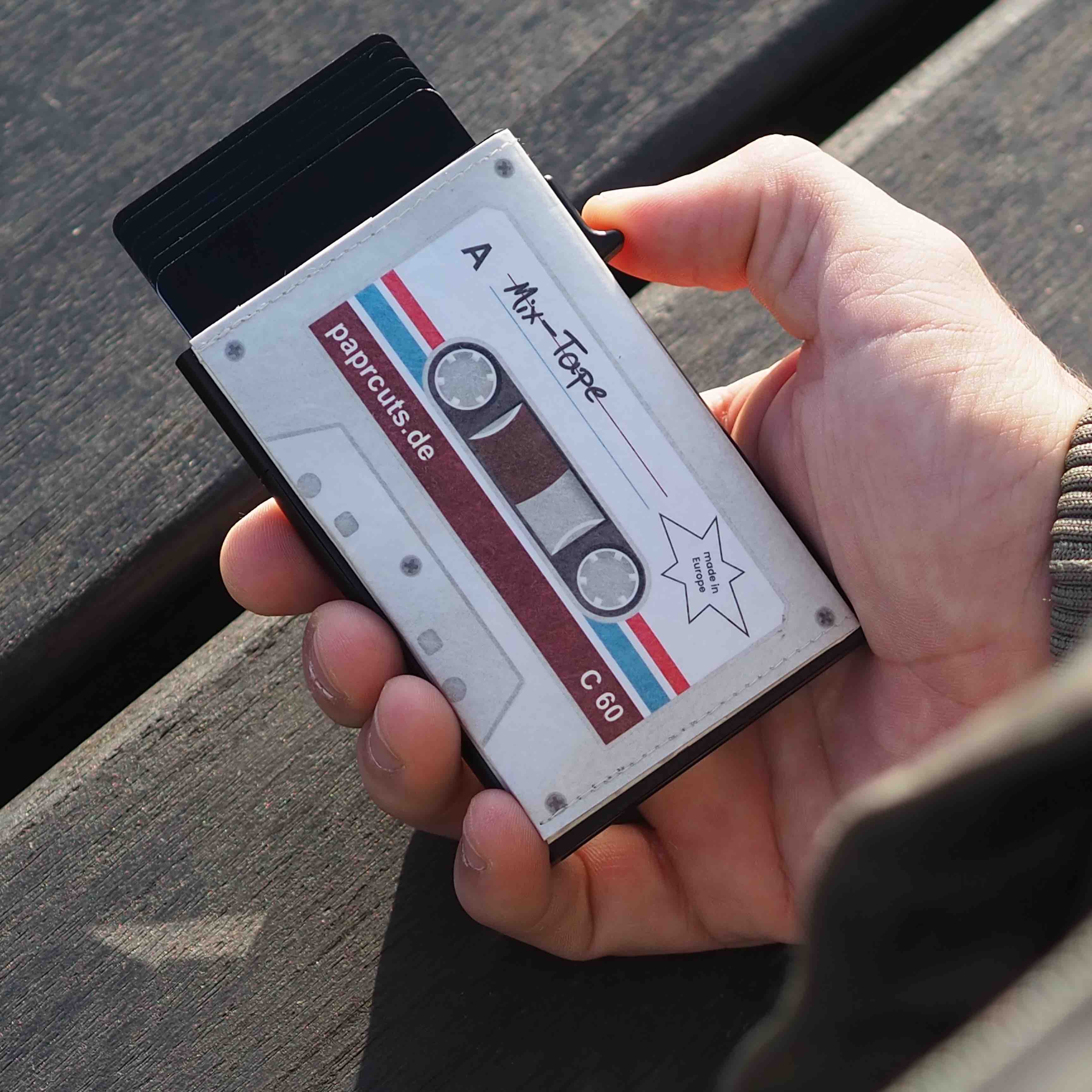paprcuts-mixtape-rfid-alu-kartenetui-beige-grau image 2