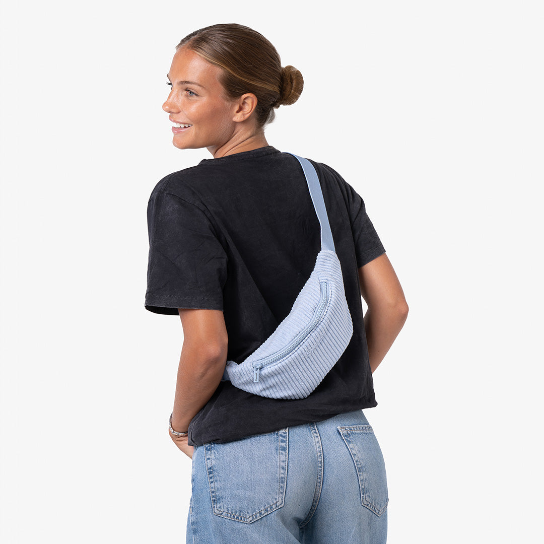 paprcuts-capri-bauchtasche-pastel-blue-aus-cord image 2