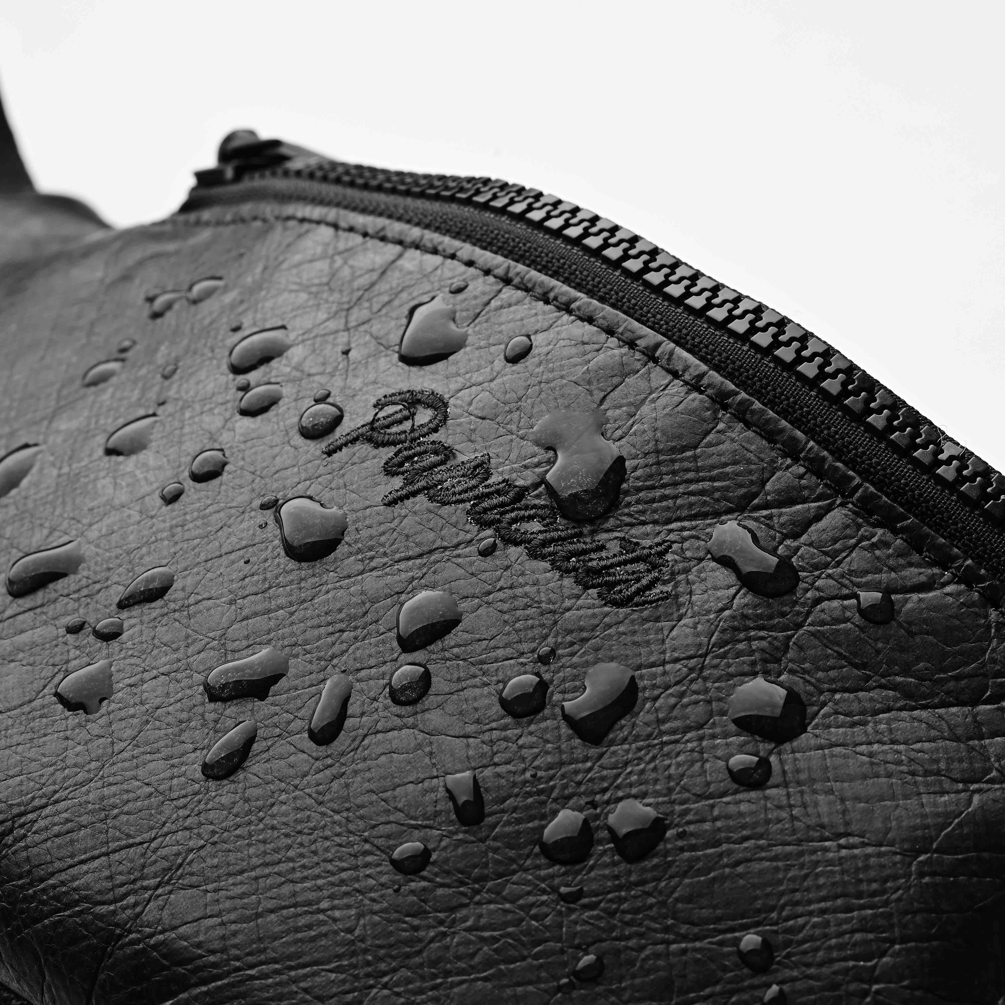 paprcuts-bauchtasche-just-black-tyvek image 7