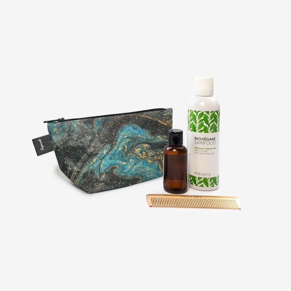 paprcuts-saphire-marble-kosmetiktasche-tyvek-schwarz-blau-gold-marmor image 1