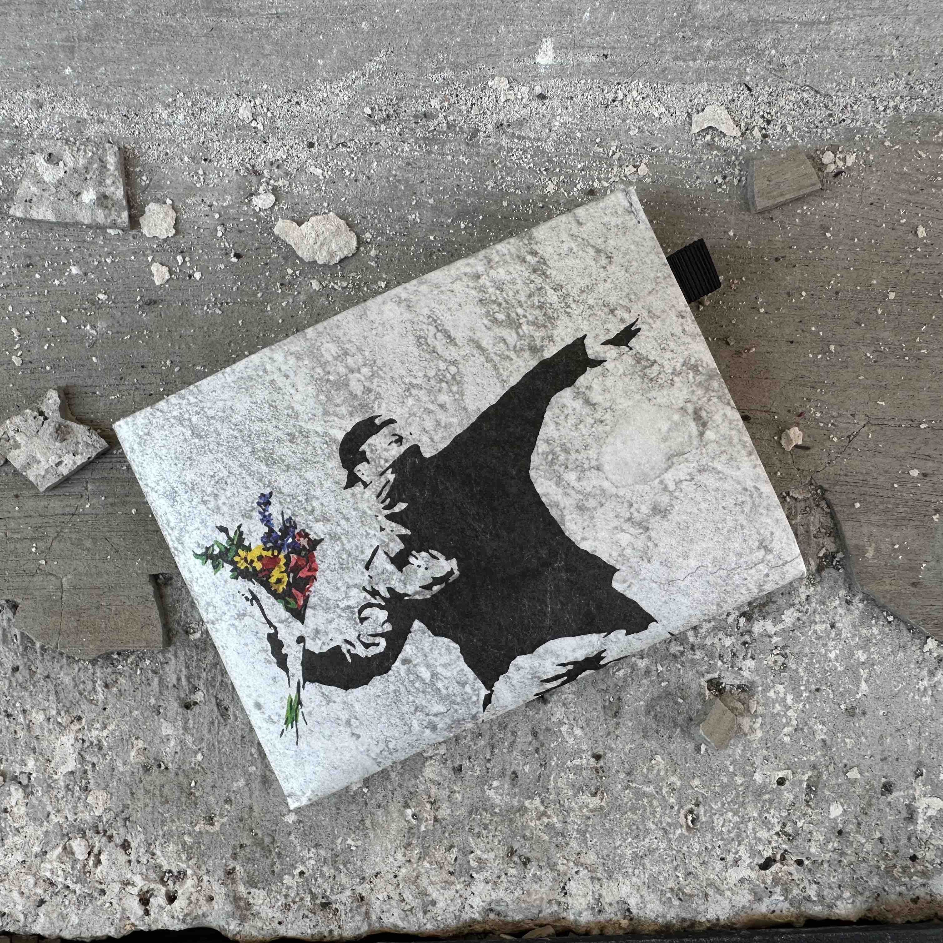 paprcuts-rfid-pro-portemonnaie-2-0-flower-thrower-banksy-design-rfid-schutz-12-k image 2