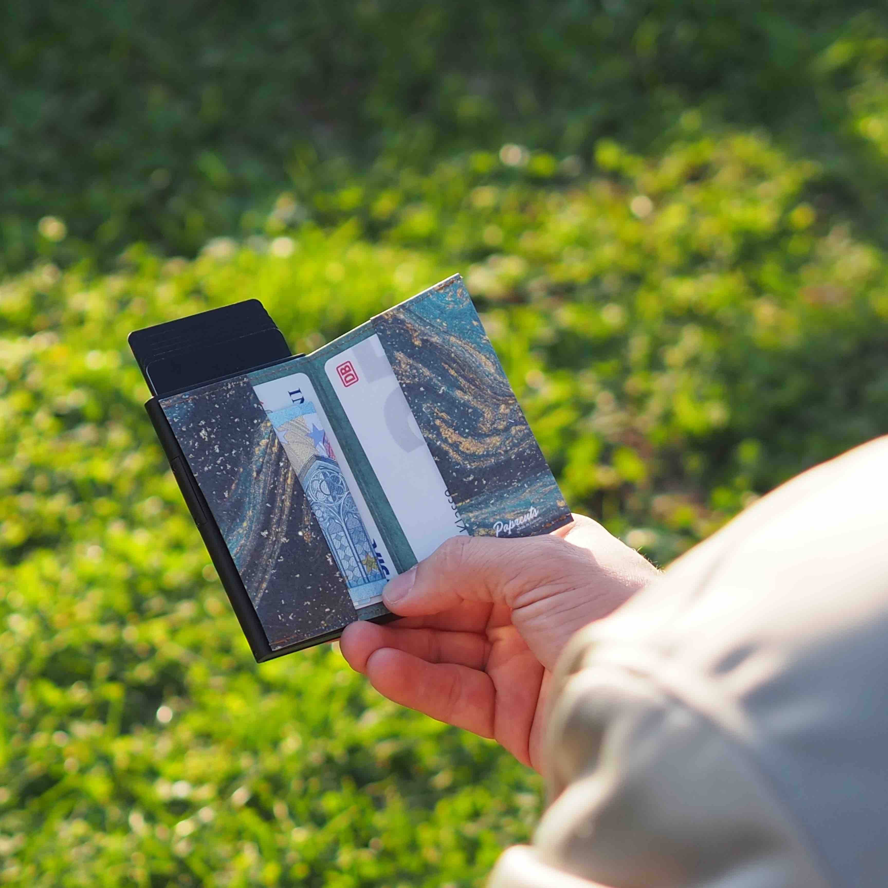 paprcuts-saphire-marble-rfid-alu-kartenetui image 5
