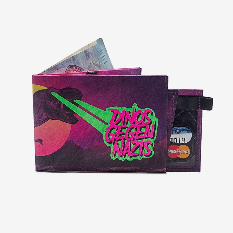 paprcuts-rfid-pro-wallet-2-0-dinos-gegen-nazis-kreuzueber-koop-slim-kartenetui image 1