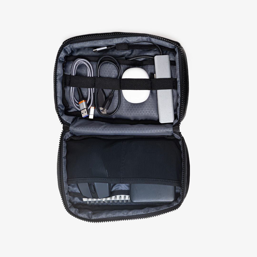 paprcuts-oslo-tasche-just-black-tech-kit-organizer-24x16x8-cm image 2