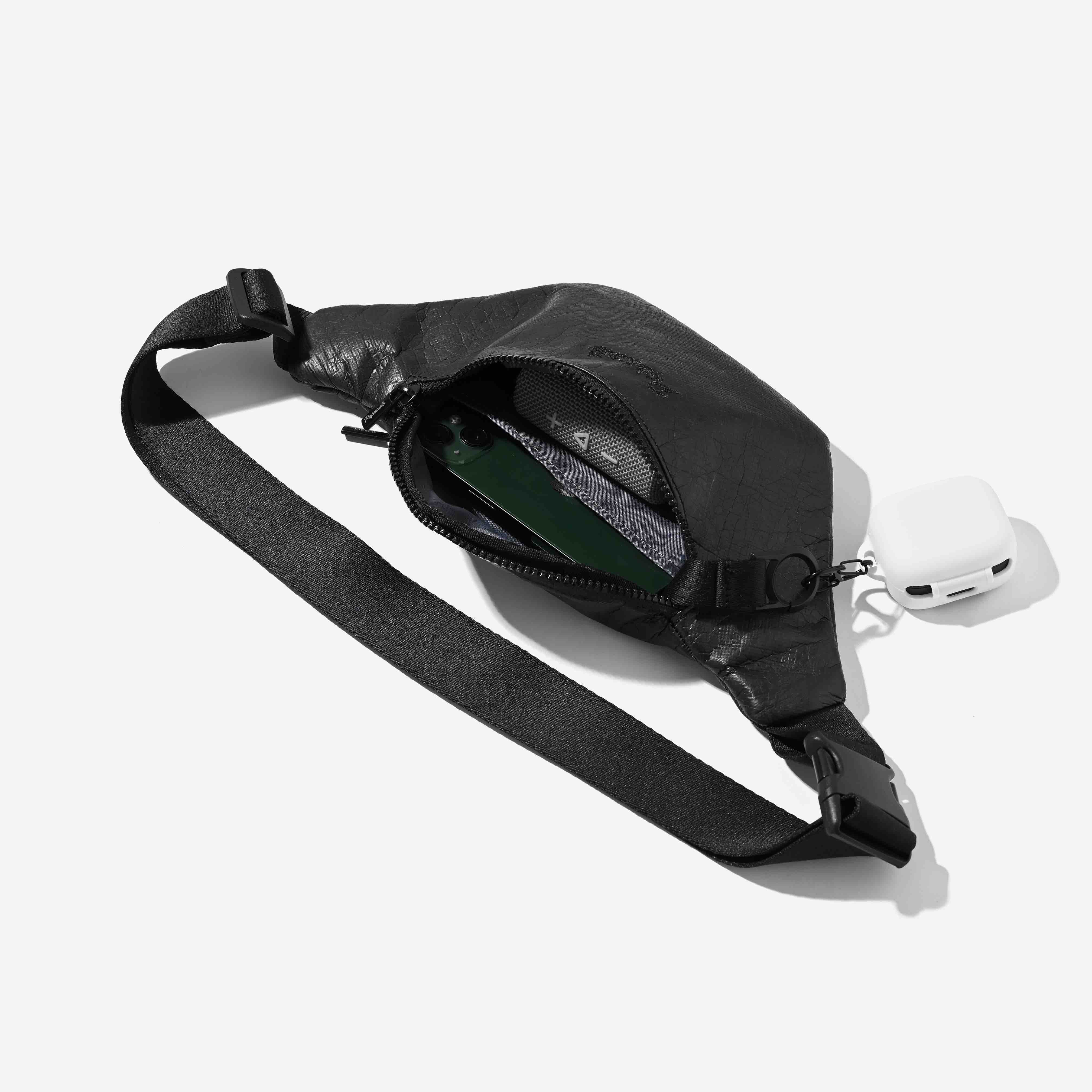 paprcuts-bauchtasche-just-black-tyvek image 3