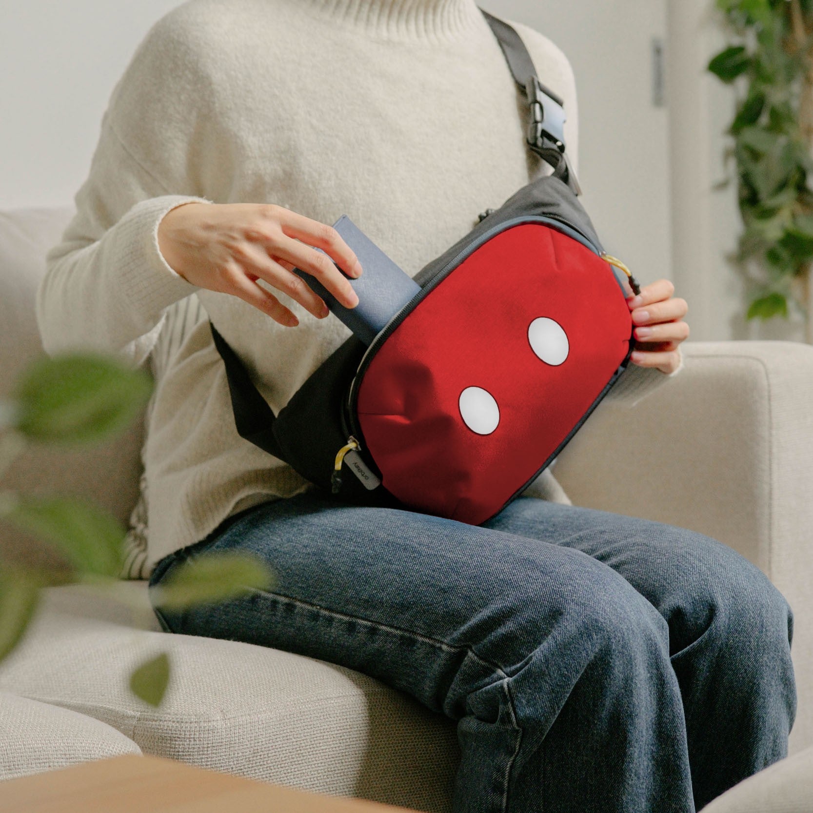 orbitkey-disney-sling-4l-urban-sling image 8