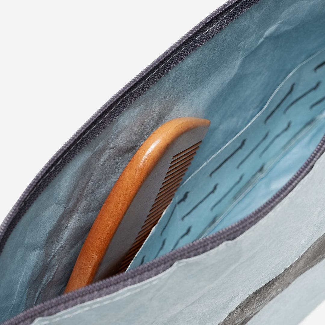 paprcuts-sausage-dog-kulturbeutel-dackel-tyvek-washbag-blau image 3