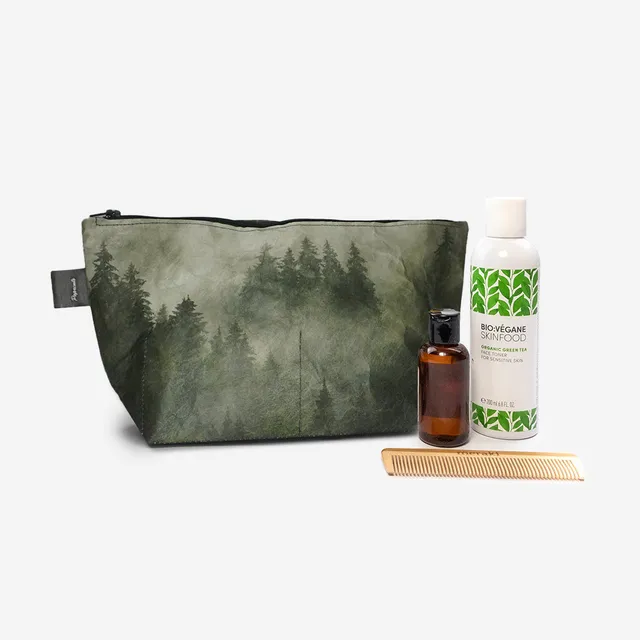 paprcuts-foggy-morning-kulturbeutel-tyvek-washbag-schwarz-baum-motiv image 1