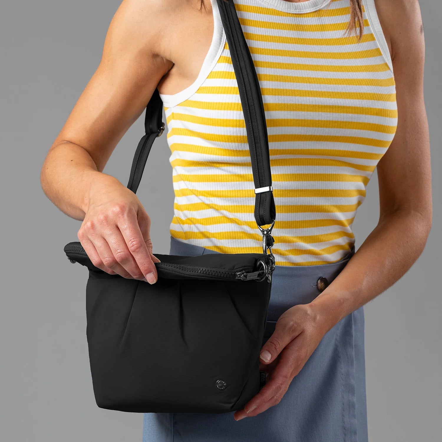 pacsafe-cx-anti-theft-convertible-crossbody-umh-ngetasche image 2