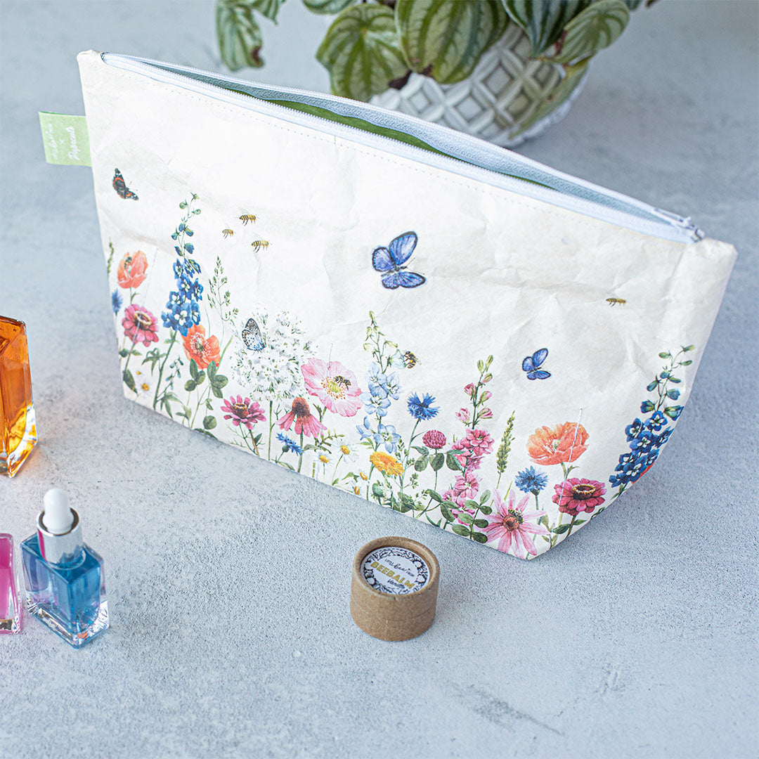paprcuts-blumenwiese-little-bee-fresh-koop-kulturbeutel-bestseller-tyvek-washbag image 2