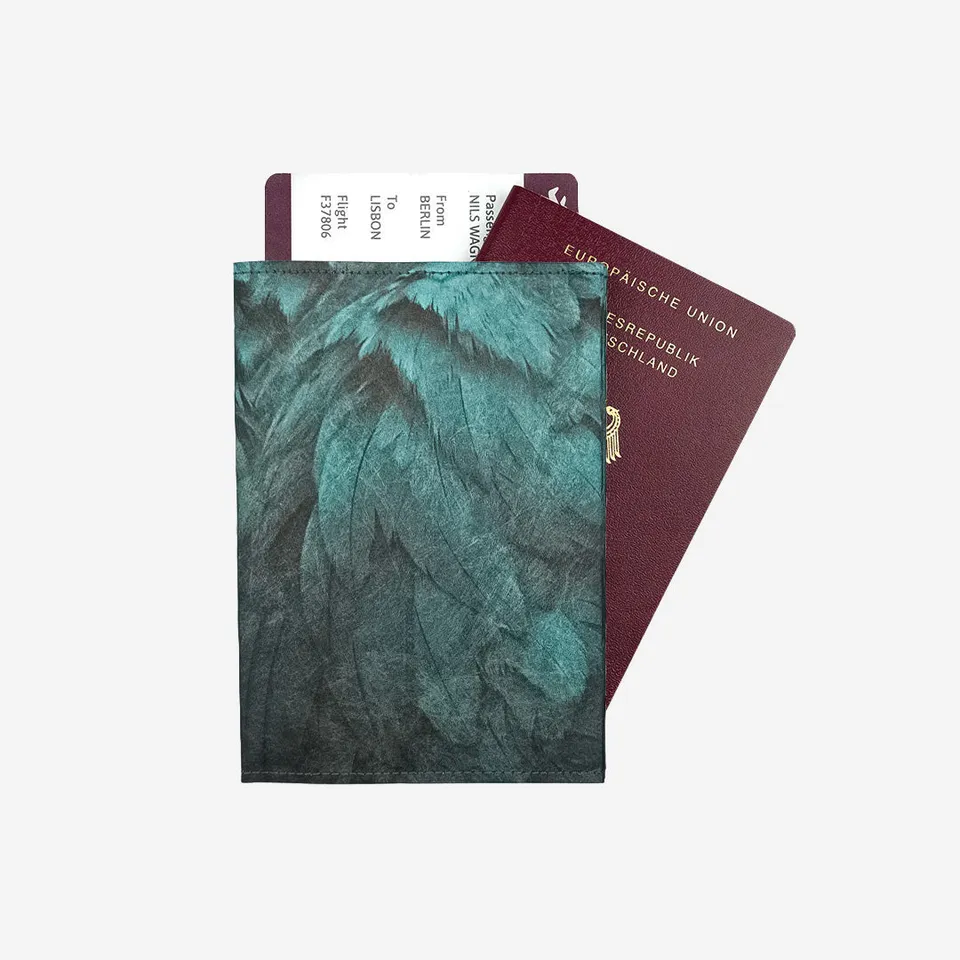 paprcuts-ara-rfid-reisepasscover-schwarz-gr-n-bl-tter image 1