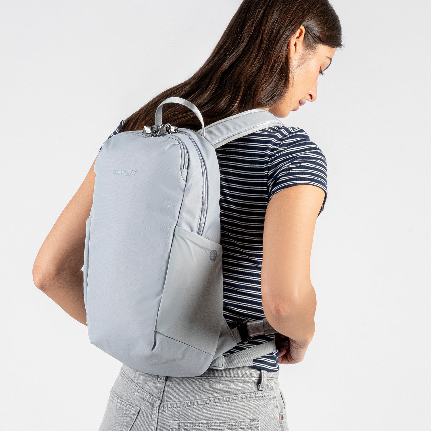 pacsafe-v-12l-anti-diebstahl-technik-rucksack-recyceltes-material-verschiedene-f image 2