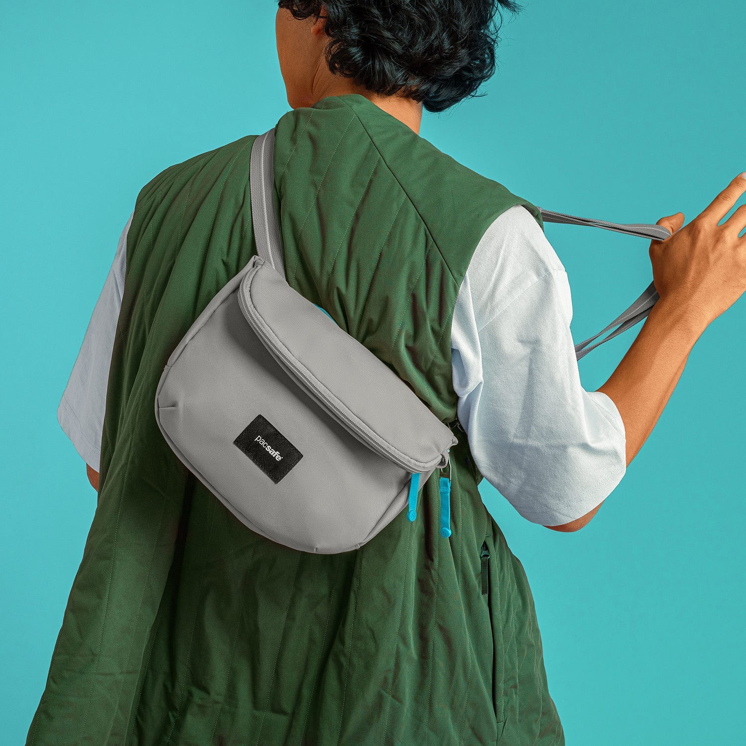 pacsafe-go-anti-theft-saddle-crossbody-umh-ngetasche-cerulean-blue image 2