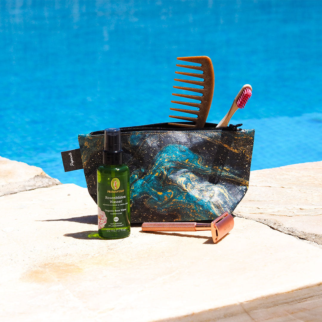 paprcuts-saphire-marble-kosmetiktasche-tyvek-schwarz-blau-gold-marmor image 2