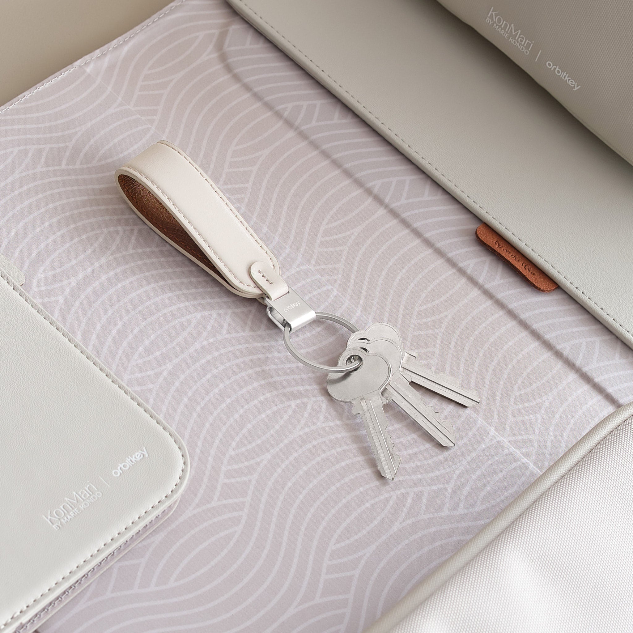 konmari-x-orbitkey-loop-schl-sselanh-nger-stein image 7