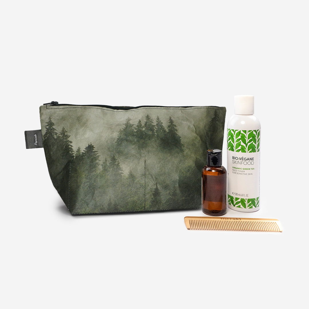paprcuts-foggy-morning-kulturbeutel-tyvek-washbag-schwarz-baum-motiv image 1