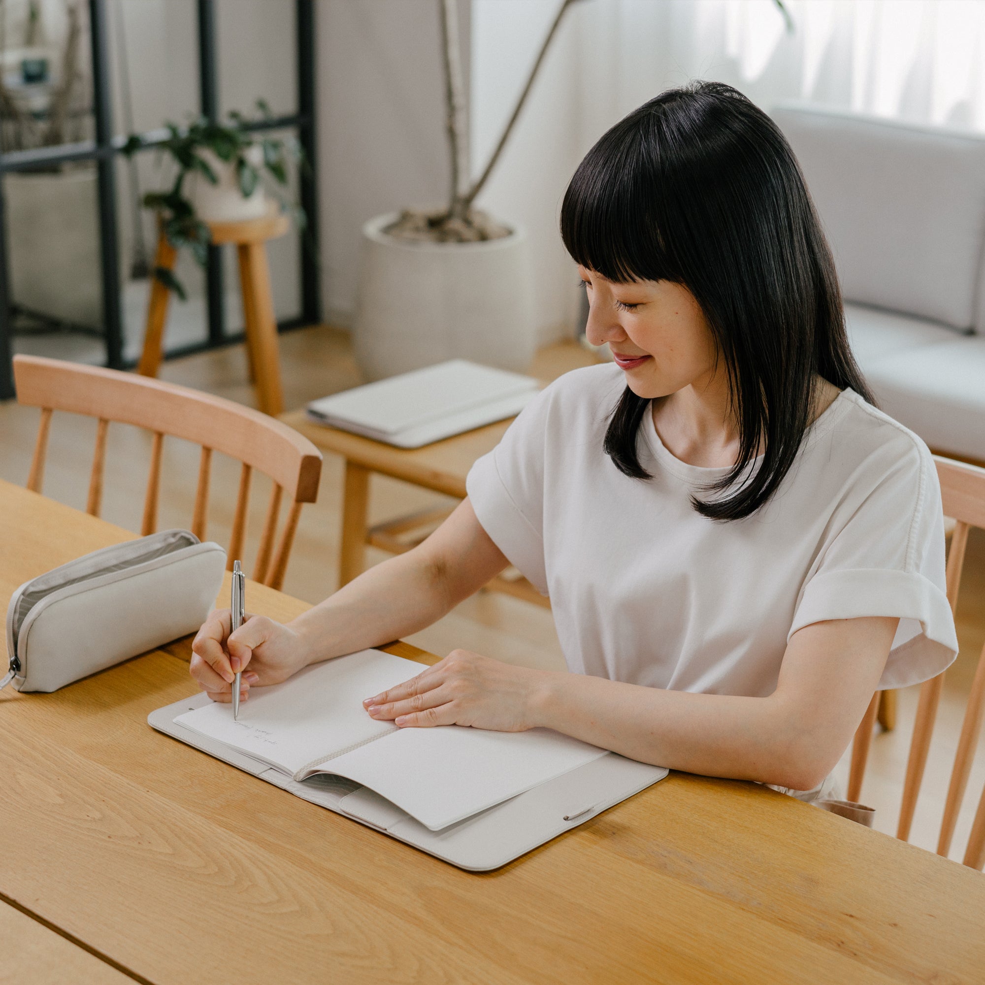 orbitkey-x-konmari-federm-ppchen-erweiterbares-pencil-case image 3