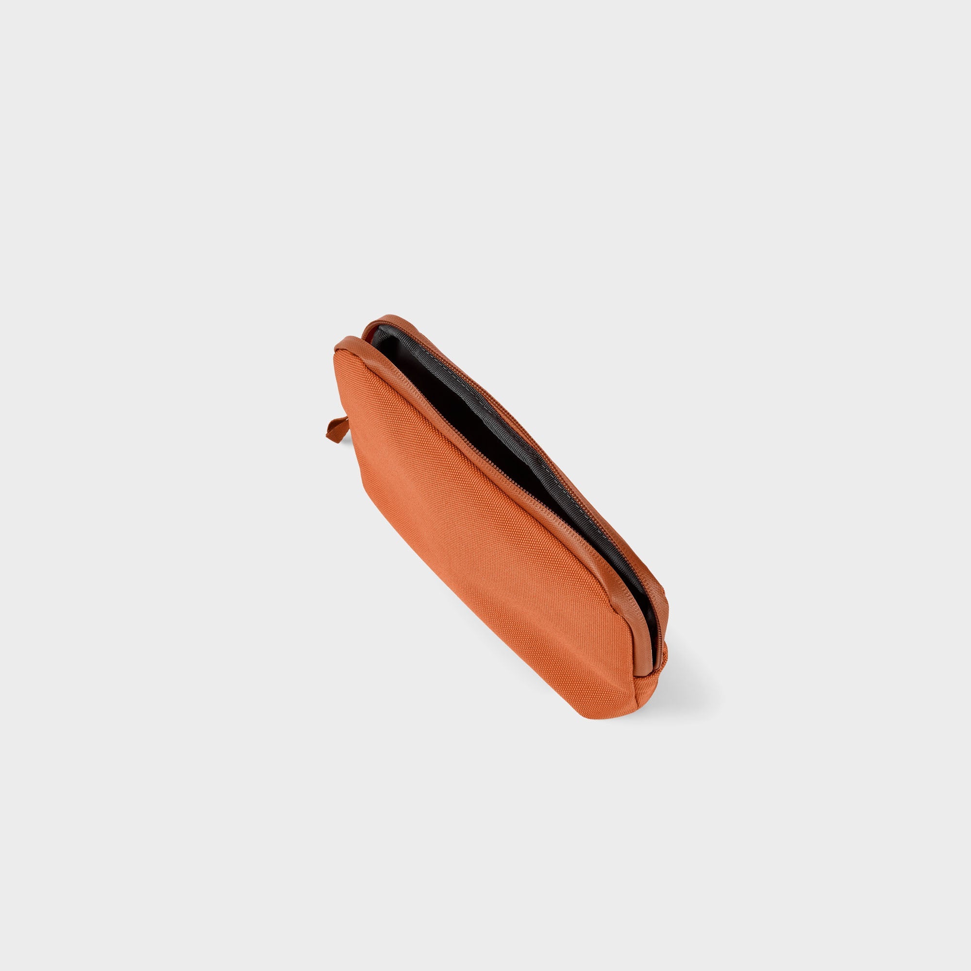 orbitkey-desk-pouch-erweiterbare-schreibtischtasche-aus-recycling-material image 7