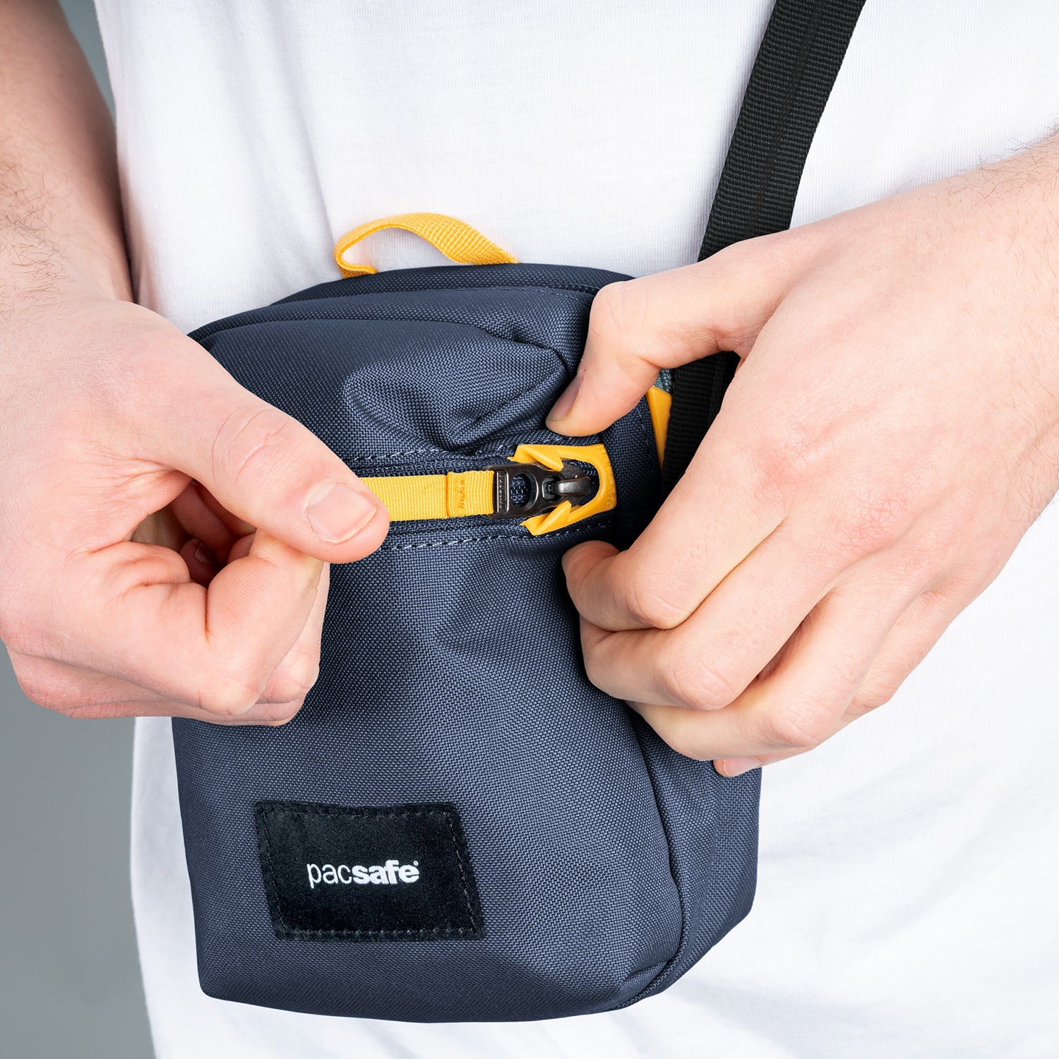 pacsafe-go-anti-diebstahl-micro-crossbody-mini-umh-ngetasche-mit-rfid-schutz image 2