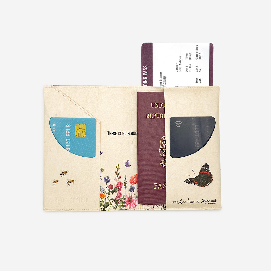 paprcuts-rfid-reisepasscover-blumenwiese-beige-tyvek-impfpassh-lle-mit-rfid-schu image 2
