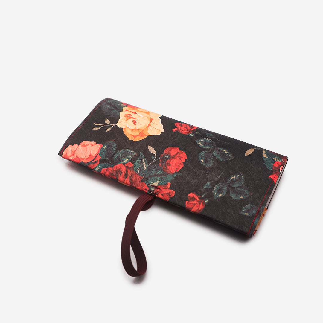 paprcuts-tabakbeutel-2-0-flowers-drehtasche-schwarz-rot-blumen image 4