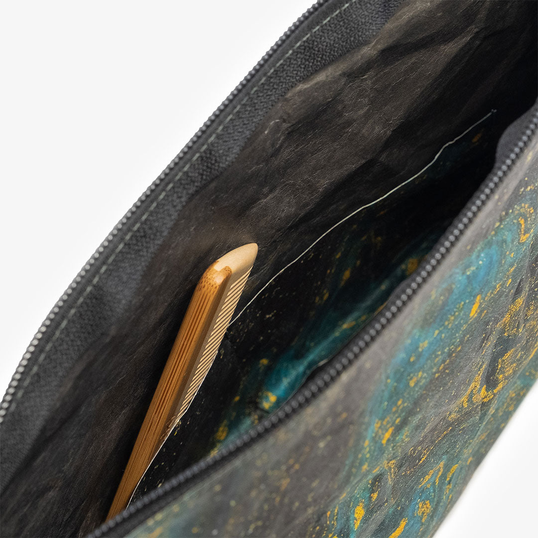 paprcuts-saphire-marble-kulturbeutel-blau-gold image 3