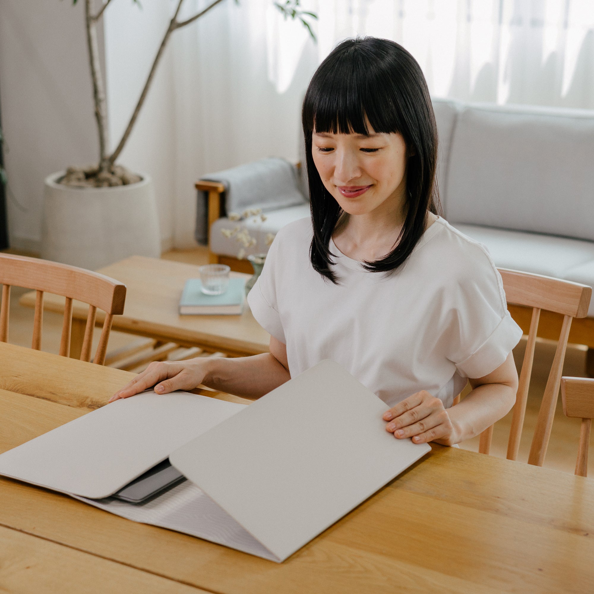 konmari-x-orbitkey-hybrid-laptop-h-lle-16-sleeve-schreibtischunterlage image 5