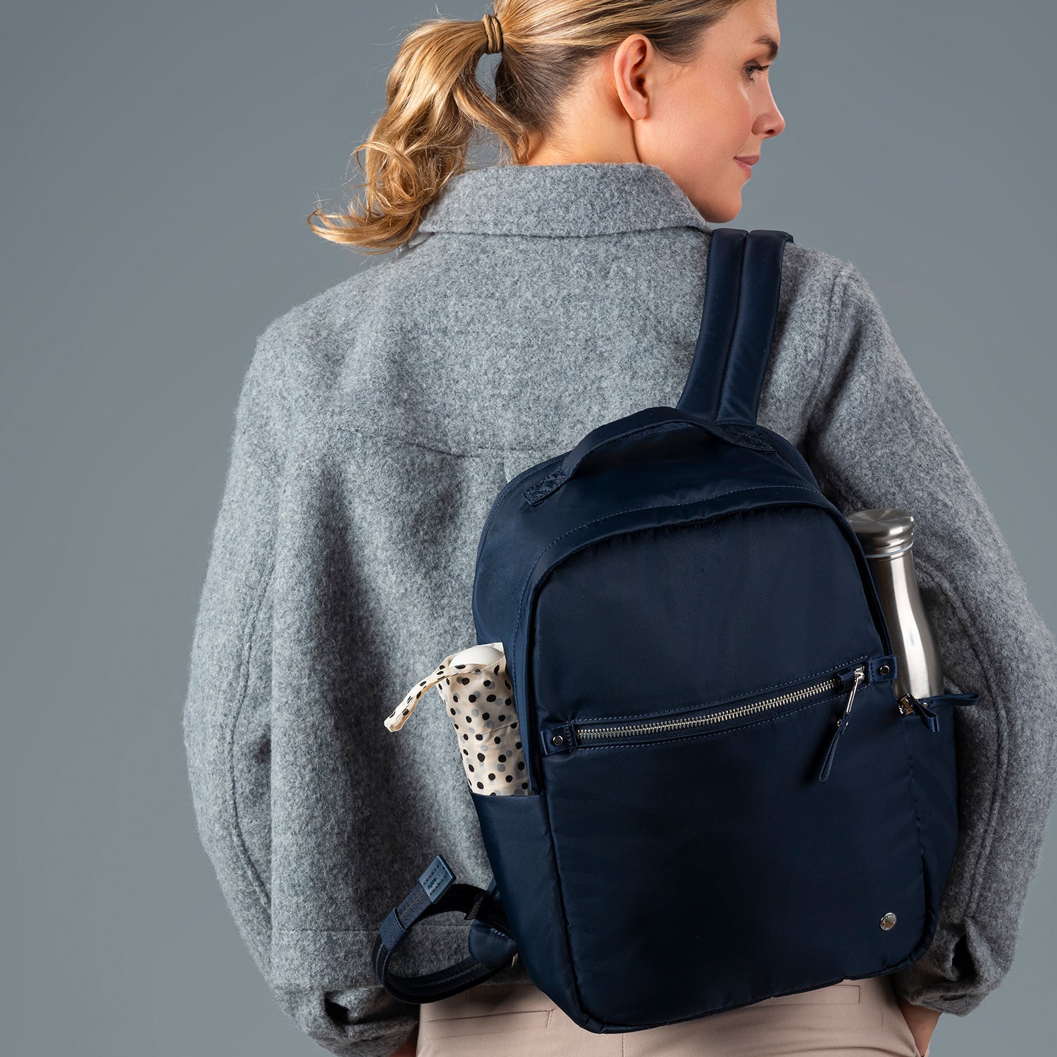pacsafe-w-10l-anti-theft-rucksack-f-r-13-macbook image 2