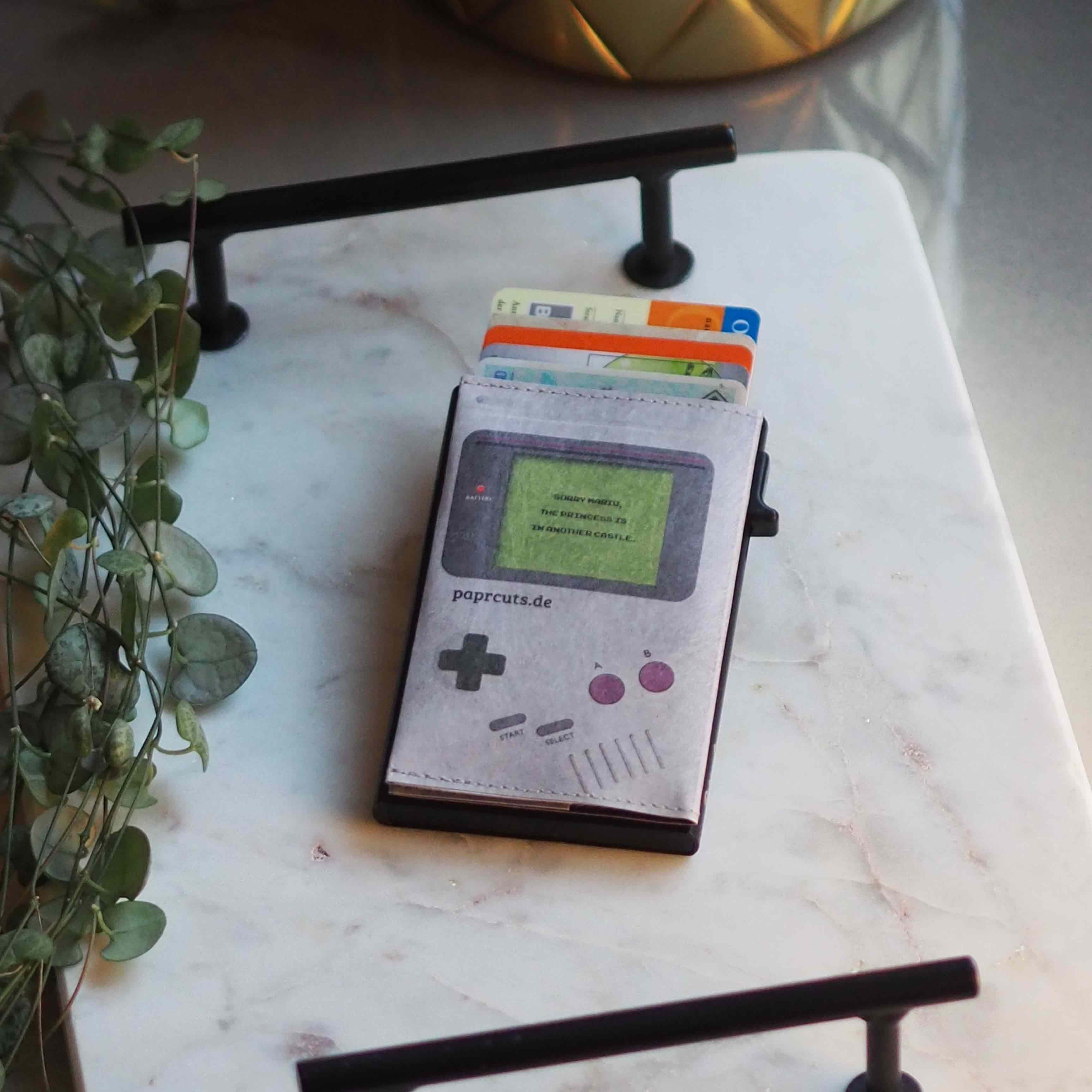 paprcuts-game-boy-rfid-alu-kartenetui-grau image 2