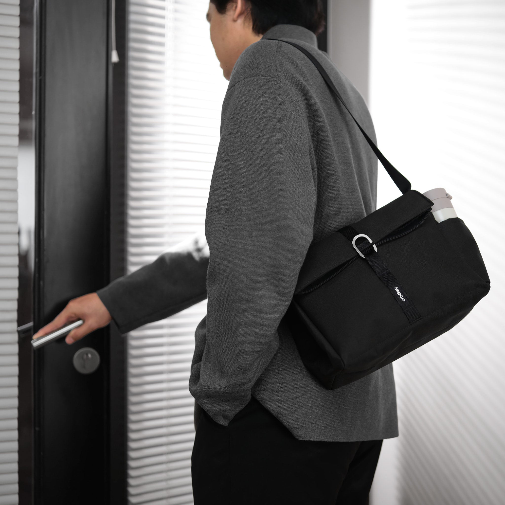 orbitkey-isolierte-lunchtasche-plus-8l-erweiterbarer-rollverschluss-flaschenfach image 2