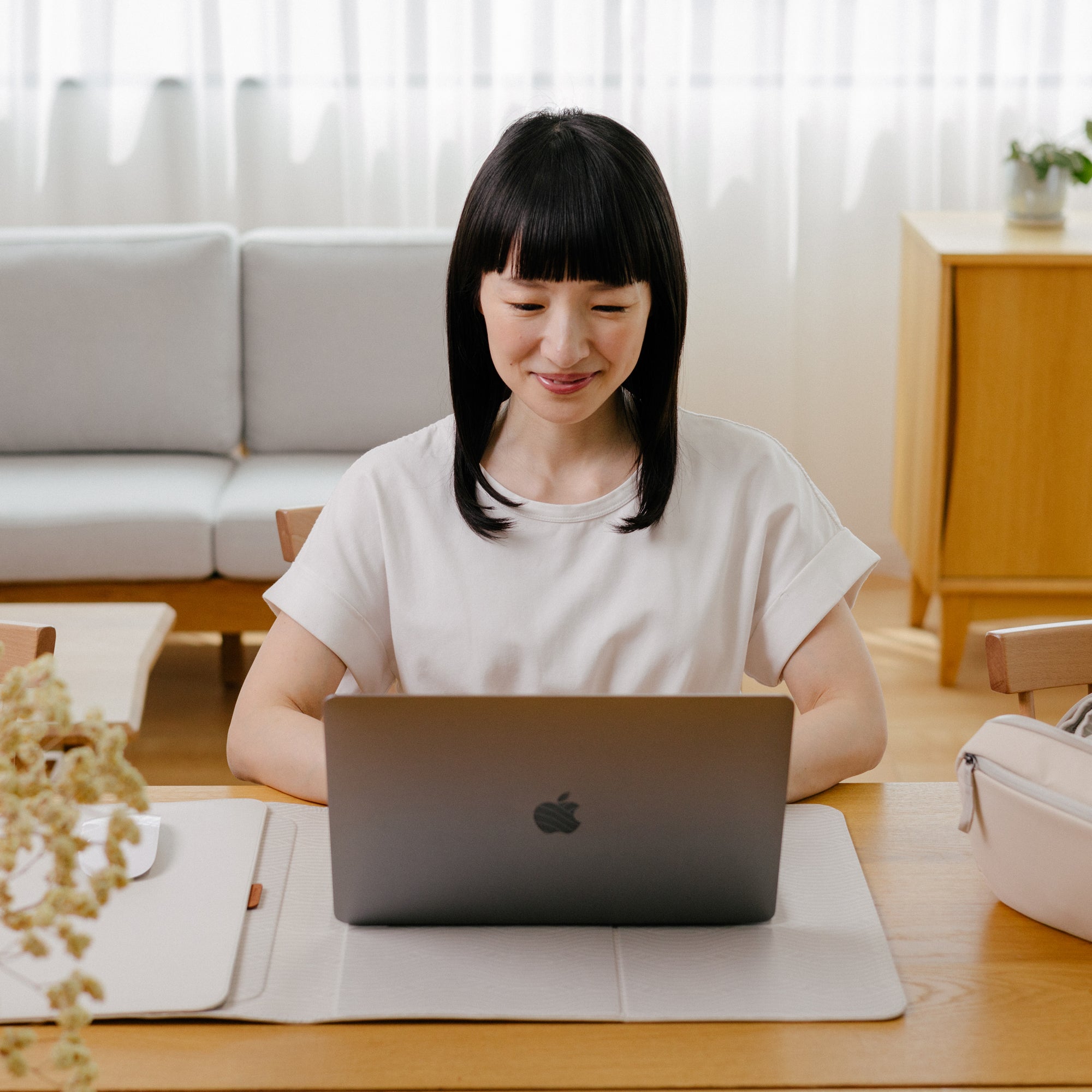 konmari-x-orbitkey-hybrid-laptop-h-lle-16-sleeve-schreibtischunterlage image 4