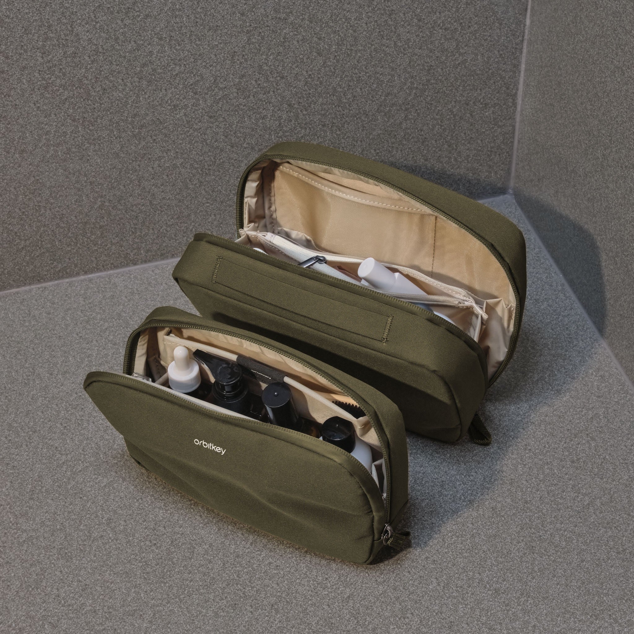 orbitkey-2-in-1-kulturbeutel-erweiterbar-aus-recycling-material image 6